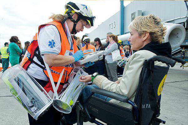 Foto del servicio de emergencias actuando en accidente aereo